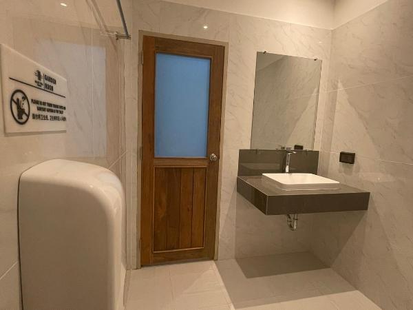 Alleyhill Phuket - Private & Cozy Boutique : photo 1 de la chambre chambre familiale - vue sur jardin