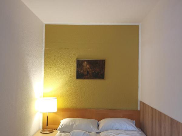 Bölsche Hotel : photo 8 de la chambre chambre lits jumeaux pour personnes à mobilité réduite