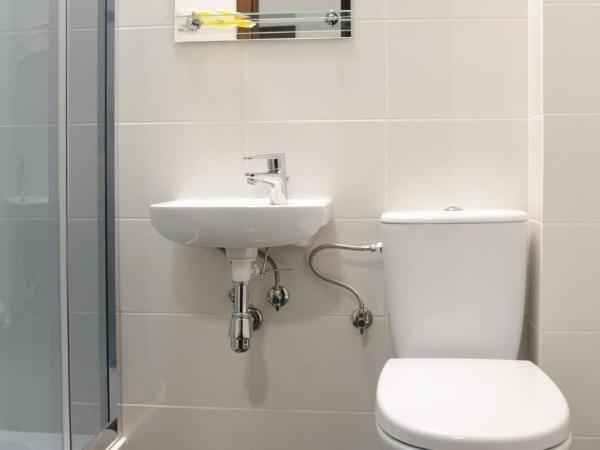 Baza Hotelowa Bobrowiecka 9 : photo 6 de la chambre chambre lits jumeaux