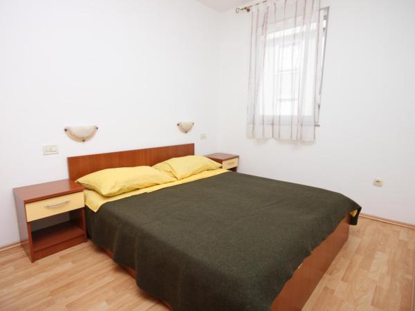 Apartments and rooms with parking space Novalja, Pag - 6341 : photo 5 de la chambre appartement 2 chambres avec terrasse et vue sur la mer