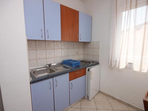Apartments and rooms with parking space Novalja, Pag - 6341 : photo 4 de la chambre appartement 1 chambre avec balcon et vue sur mer