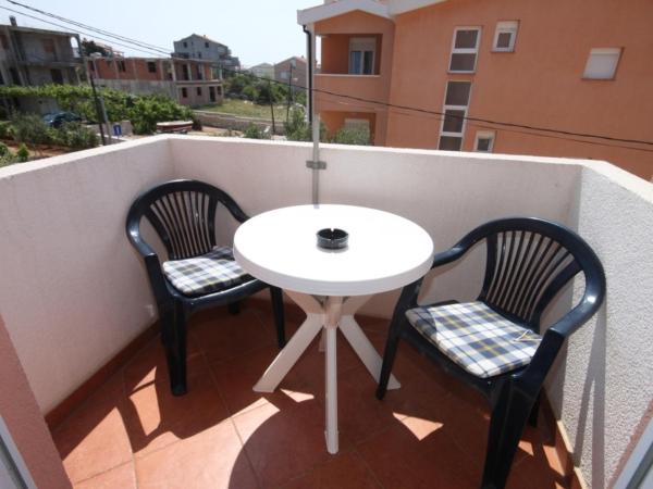 Apartments and rooms with parking space Novalja, Pag - 6341 : photo 6 de la chambre appartement 1 chambre avec balcon et vue sur mer