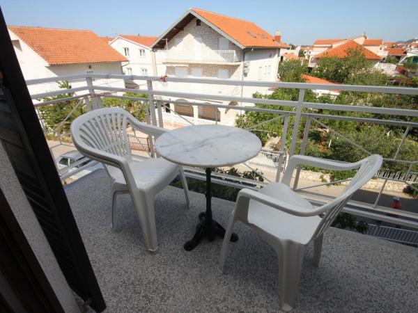 Apartments and rooms with parking space Vodice - 6260 : photo 8 de la chambre appartement 1 chambre avec balcon