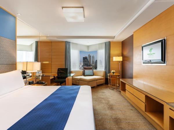 Holiday Inn Bangkok Silom, an IHG Hotel : photo 1 de la chambre chambre lit king-size premium avec accès au salon - vue sur ville 