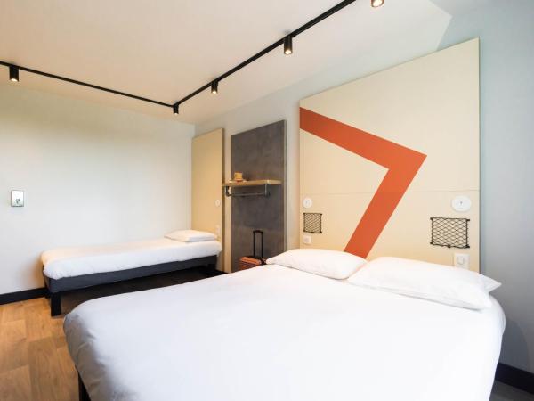 ibis Budget La Rochelle Centre : photo 1 de la chambre chambre avec 1 lit double et 1 lit simple - accessible aux personnes à mobilité réduite 