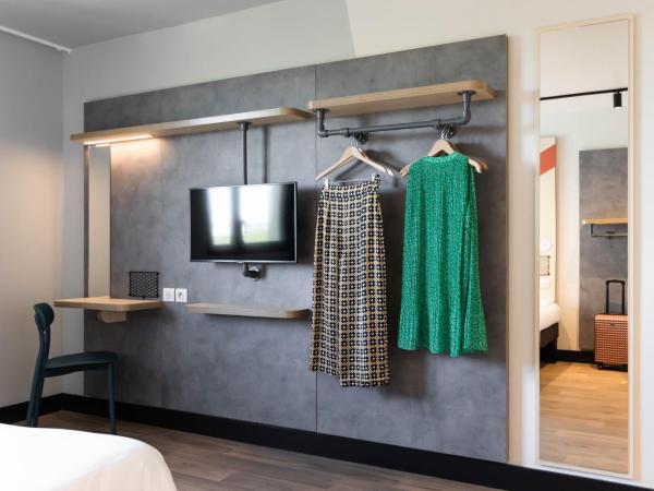 ibis Budget La Rochelle Centre : photo 5 de la chambre chambre avec 1 lit double et 1 lit simple - accessible aux personnes à mobilité réduite 