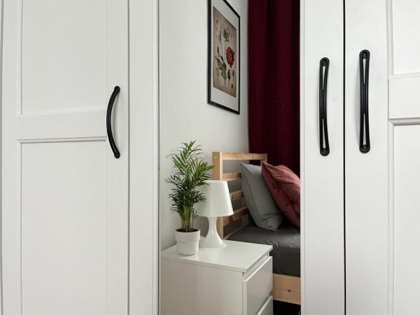 Flower House Warsaw Chopin Airport : photo 9 de la chambre chambre simple standard avec salle de bains commune