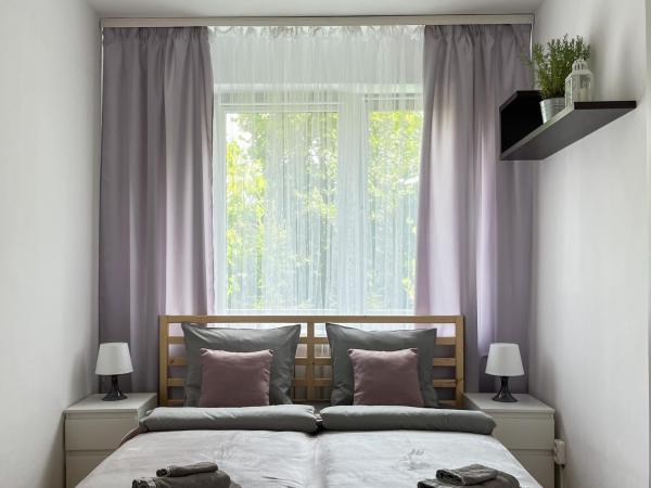 Flower House Warsaw Chopin Airport : photo 2 de la chambre chambre double standard avec salle de bains commune