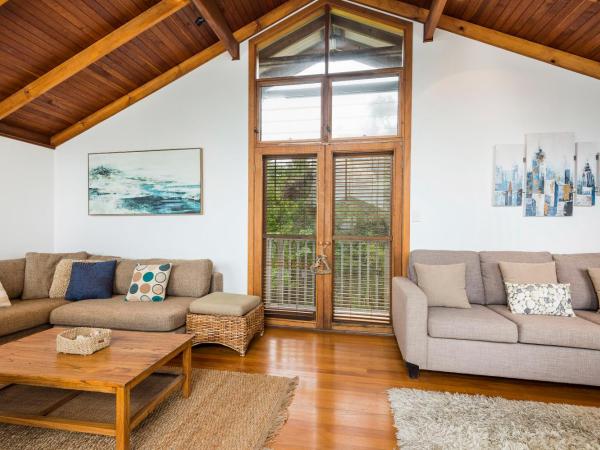 The Oasis Apartments and Treetop Houses : photo 3 de la chambre two-bedroom house with hot tub - treetop (currawong)