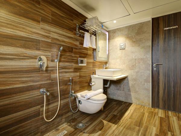 Hotel Mumbai House Juhu, Santacruz West, Mumbai : photo 7 de la chambre suite familiale