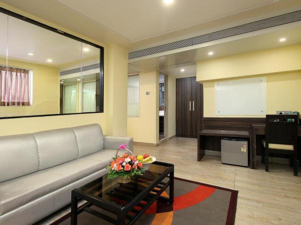 Hotel Mumbai House Juhu, Santacruz West, Mumbai : photo 6 de la chambre suite familiale