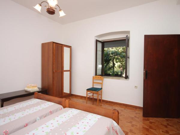 Apartments and rooms by the sea Umag - 7132 : photo 7 de la chambre appartement 2 chambres avec terrasse