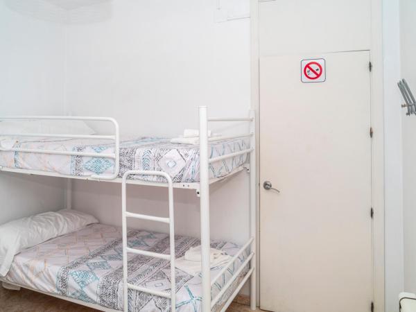 La Moraga de Poniente Malaga Hostel : photo 5 de la chambre chambre quadruple