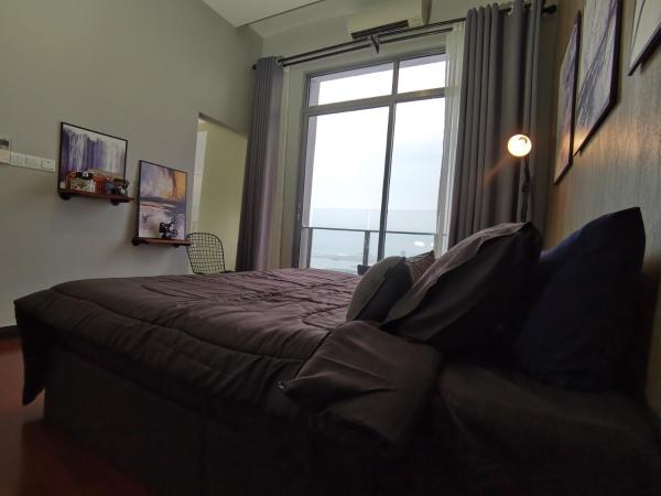 Attic Home Melaka Silverscape Residence & Jonker : photo 9 de la chambre deluxe king studio (private bathtub and city view)