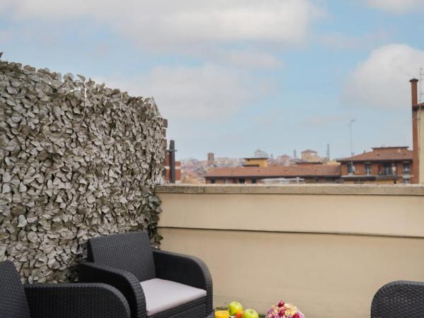Boutique Hotel Re Enzo : photo 9 de la chambre chambre double avec terrasse - vue sur ville