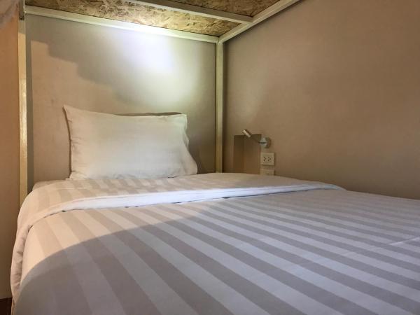 Insight Hostel : photo 5 de la chambre chambre double Économique