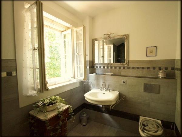 Bed and Breakfast Wildrose : photo 7 de la chambre chambre lits jumeaux avec salle de bains privative séparée