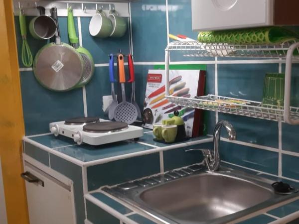 Elvis - Marilyn - Vasco Rossi - Airport Catania Center : photo 2 de la chambre chambre double