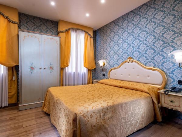 Hotel Santa Marina : photo 9 de la chambre chambre double ou lits jumeaux