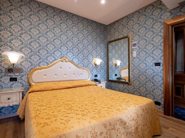 Hotel Santa Marina : photo 6 de la chambre chambre double ou lits jumeaux