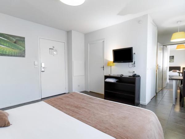 All Suites Pau - Zénith : photo 1 de la chambre 2 studios communicants (1-4 adultes)