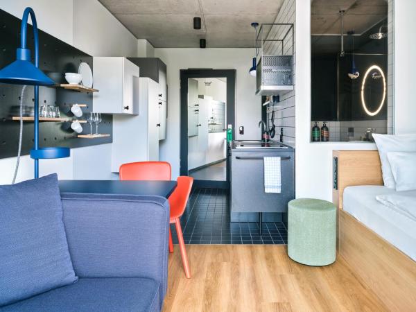 STAYERY Frankfurt Sachsenhausen : photo 3 de la chambre appartement design