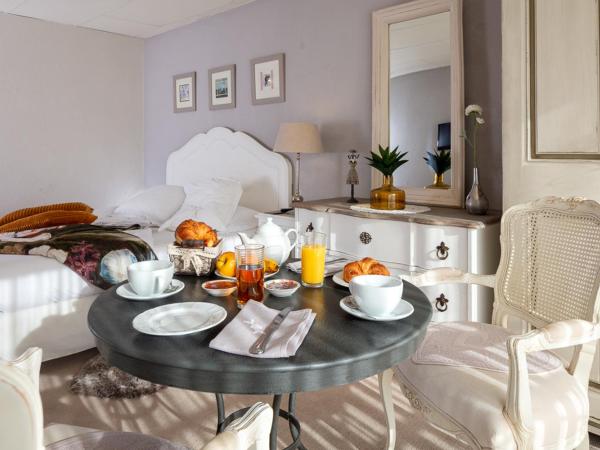 HÖTEL LE CASTELLAN : photo 2 de la chambre chambre triple classique