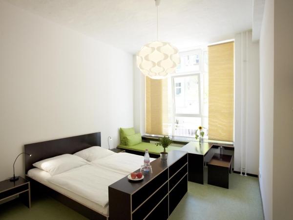 Hüttenpalast : photo 2 de la chambre chambre double avec salle de bains privative