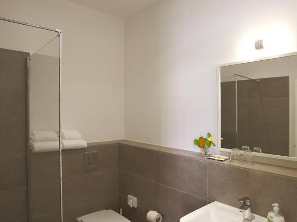 Hüttenpalast : photo 3 de la chambre chambre double avec salle de bains privative