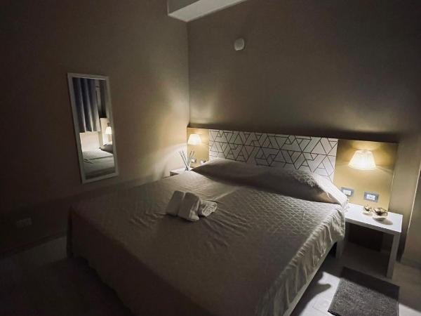 B&B San Siro 139 : photo 2 de la chambre chambre double avec salle de bains commune