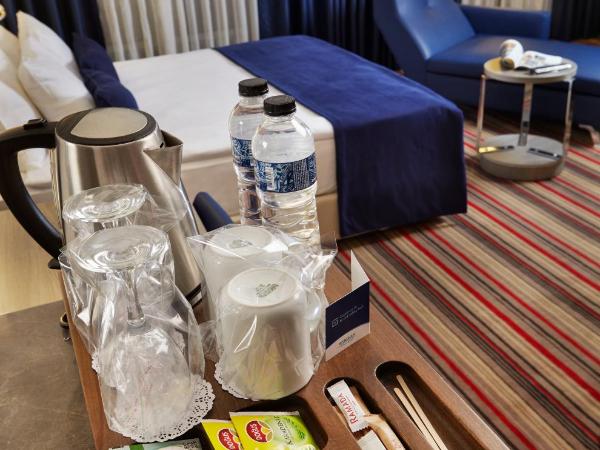 Ramada Plaza By Wyndham Izmir : photo 6 de la chambre suite lit king-size – non-fumeurs