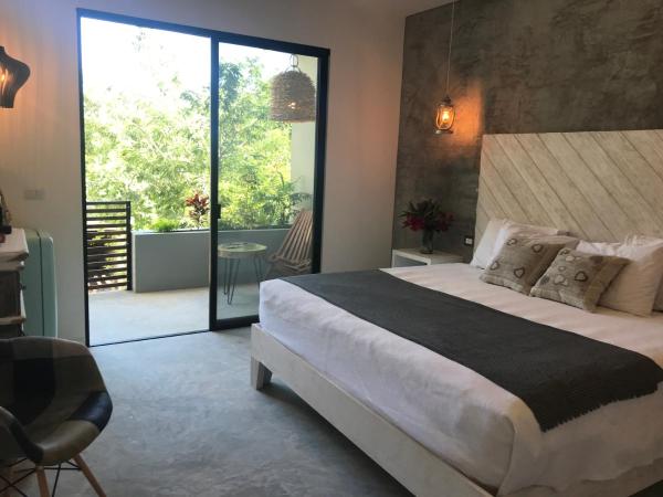 Little Gem Hotel Tulum La Veleta : photo 3 de la chambre suite lit queen-size avec balcon - vue sur piscine