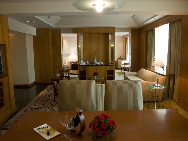 The Grand New Delhi : photo 3 de la chambre deluxe suite, 15% discount on food & non-alcoholic beverages, 20% discount on spa & laundry, grand club access, butler service upon request