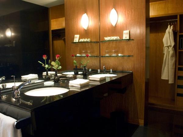 The Grand New Delhi : photo 1 de la chambre deluxe suite, 15% discount on food & non-alcoholic beverages, 20% discount on spa & laundry, grand club access, butler service upon request