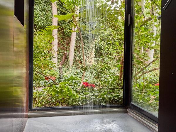 LA PORTE ROUGE RBX : photo 9 de la chambre chambre lit queen-size - vue sur jardin