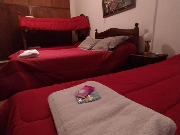 HOSTAL TILIAN : photo 4 de la chambre chambre familiale avec salle de bains privative