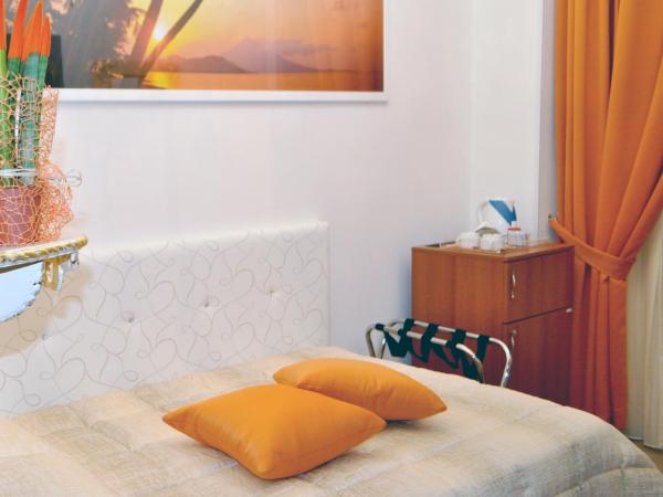 Hotel des Artistes : photo 3 de la chambre chambre double avec petit lit double