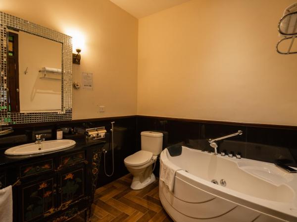 Hotel Penaga : photo 5 de la chambre chambre lits jumeaux hutton deluxe avec jacuzzi