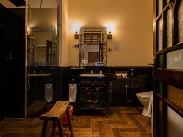 Hotel Penaga : photo 8 de la chambre chambre lits jumeaux hutton deluxe avec jacuzzi