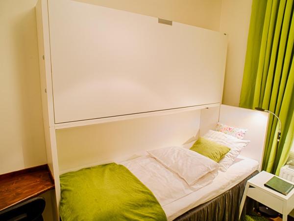 H5 Hotel : photo 2 de la chambre petite chambre simple avec lit d'appoint
