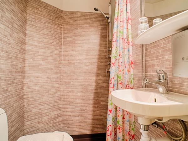 H5 Hotel : photo 4 de la chambre petite chambre simple avec lit d'appoint