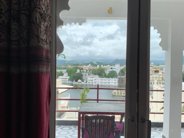 Peacock Guest House - Lake View Hotel In Udaipur : photo 4 de la chambre chambre double deluxe