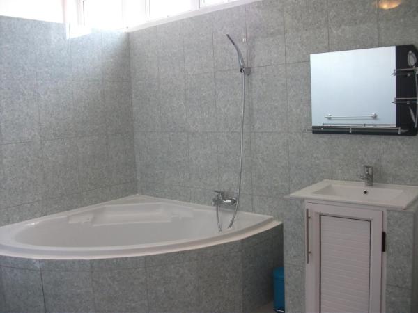 La Dorade : photo 2 de la chambre chambre double avec salle de bains privative