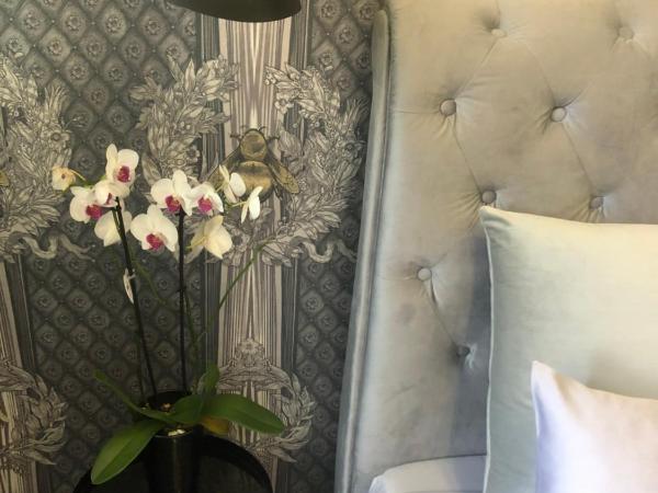 LIPPI 42 Guest House Villa with private garden : photo 9 de la chambre chambre double - vue sur jardin