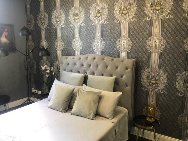 LIPPI 42 Guest House Villa with private garden : photo 8 de la chambre chambre double - vue sur jardin