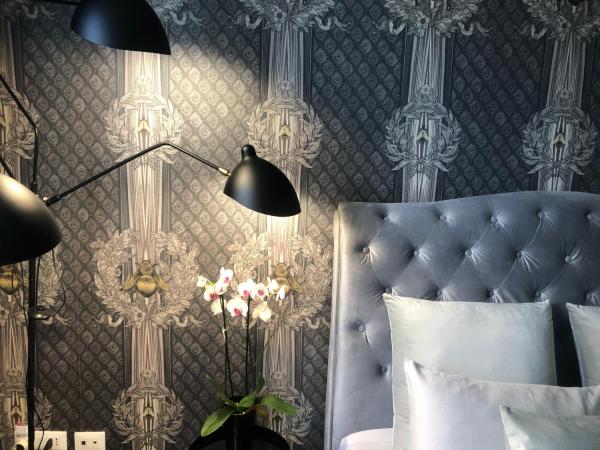 LIPPI 42 Guest House Villa with private garden : photo 2 de la chambre chambre double - vue sur jardin