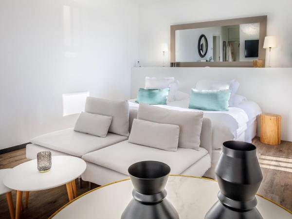 Belfry & Spa by Ligne St Barth : photo 10 de la chambre suite junior avec balcon et accès gratuit au spa - vue sur sanctuaire 