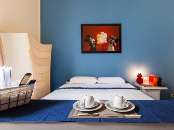 Lovely Stay Via Crema : photo 1 de la chambre chambre double avec salle de bains commune