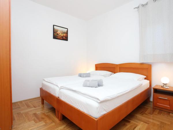 Apartments and rooms with parking space Split - 11623 : photo 6 de la chambre appartement 3 chambres