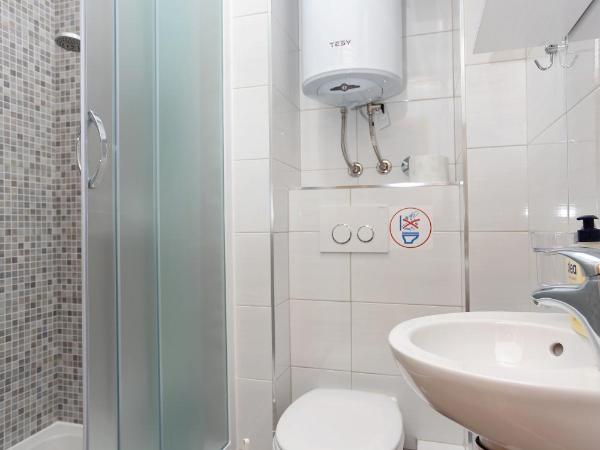 Apartments and rooms with parking space Split - 11623 : photo 5 de la chambre chambre quadruple
